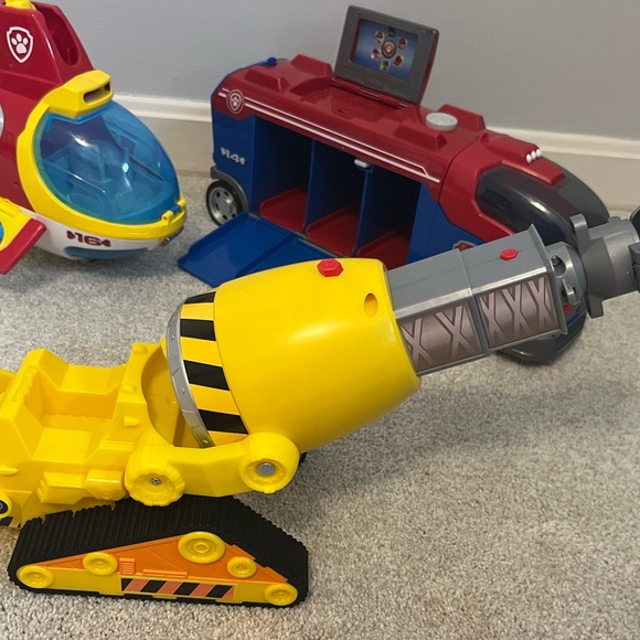 PAW PATROL BUNDLE: PATROL TRUCK, HELICOPTER/SHIP, AND RUBBLE’S TRUCK - Picture 5 of 8